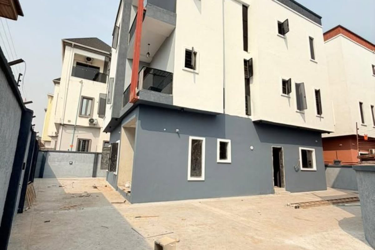 LUXURIOUS 5 BEDROOM DETACHED DUPLEX PLUS BQ
