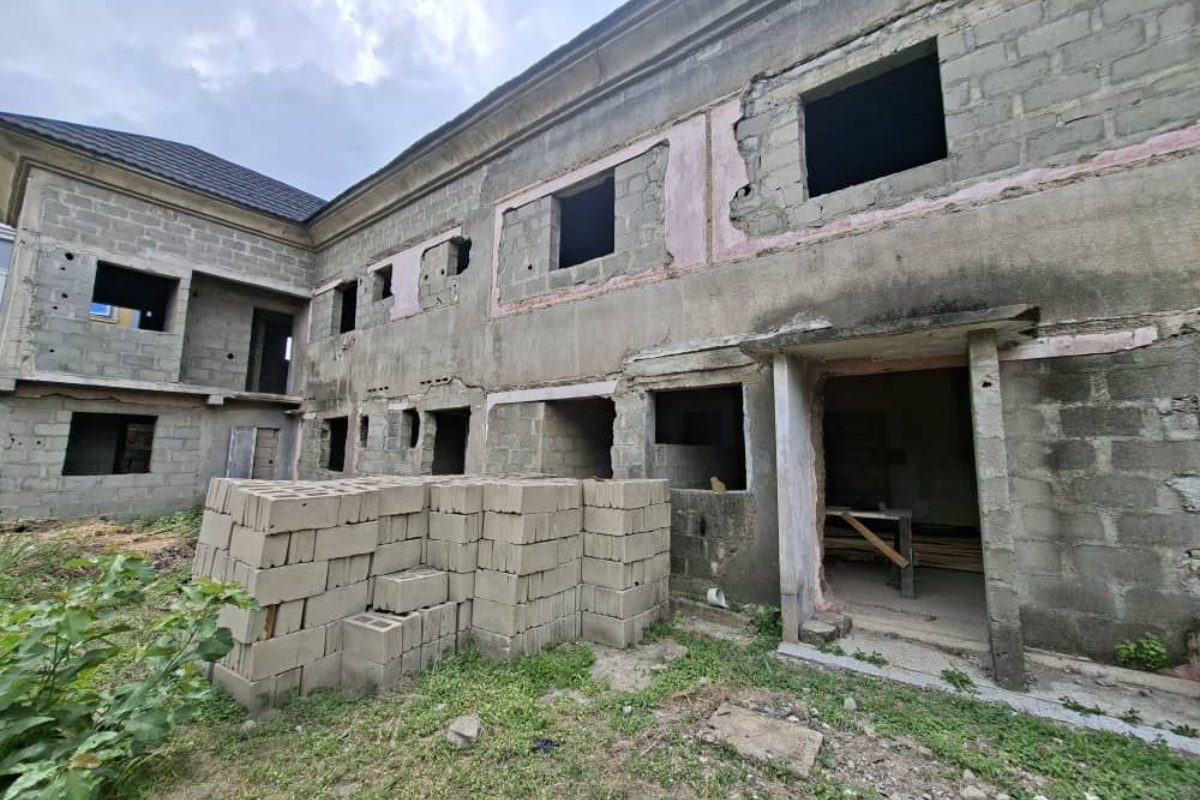 60% completed 14 rooms guest house 