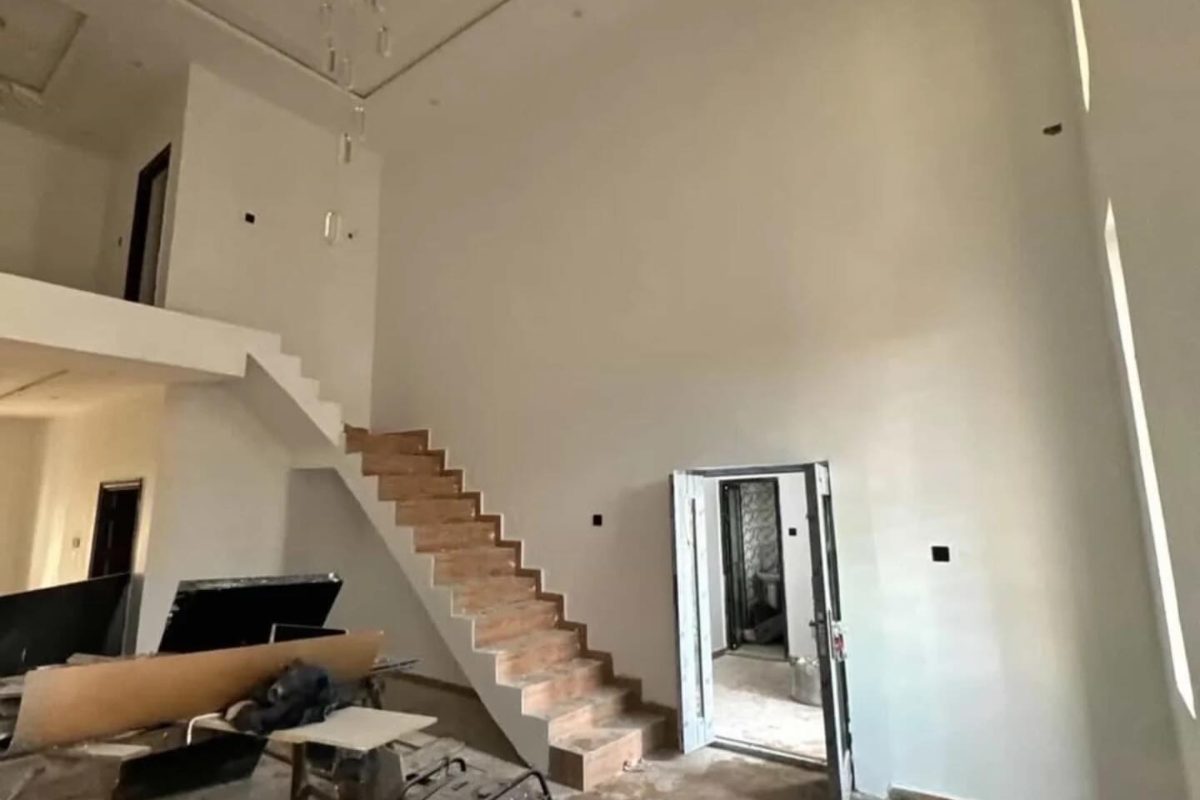 Fully furnished 6 rooms service apartment in a serene environment for sale