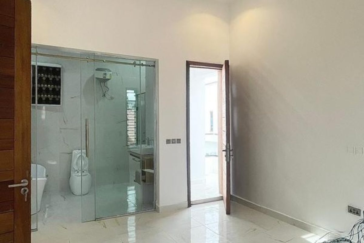 4Bedroom Fully Detached Duplex With a BQ