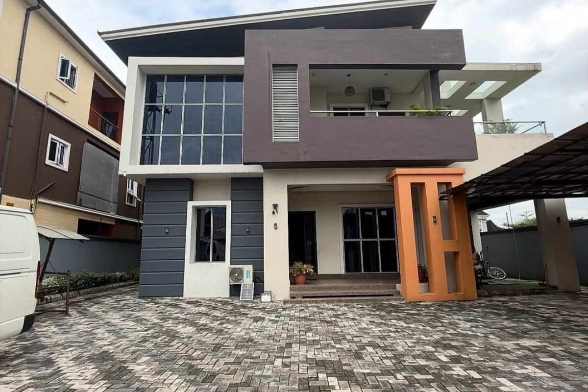 4 BEDROOM DUPLEX FOR SALE